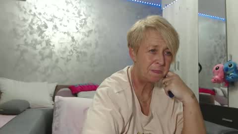 Lovepinklilly online show from April 22, 5:58 pm