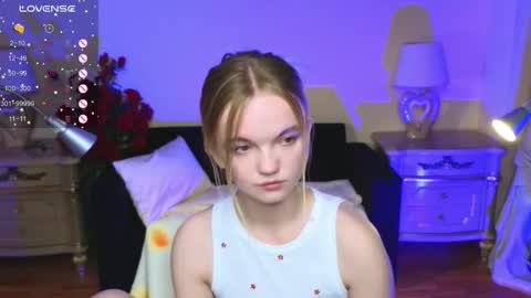 Snapshot of roses_kate chatting on October 11, 4:33 am Sweety Kate online show from October 11, 4:33 am