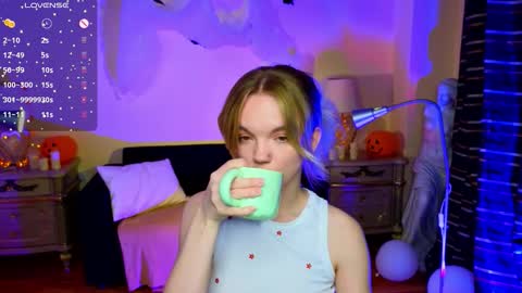 Snapshot of roses_kate chatting on October 28, 5:00 am Sweety Kate online show from October 28, 5:00 am