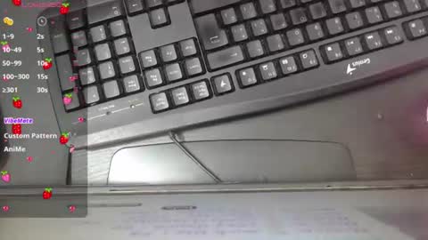 Snapshot of roses_liittle_ chatting on June 24, 1:26 am roses_liittle_ online show from June 24, 1:26 am