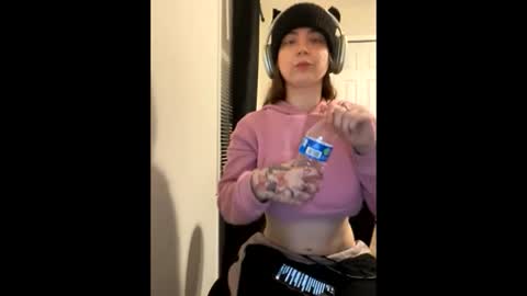 Snapshot of roseyla1 chatting on February 8, 2:59 am roseyla1 online show from February 8, 2:59 am