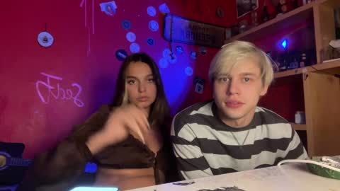 Snapshot of roshelle_xxx chatting on December 3, 2:27 pm Roshelle online show from December 3, 2:27 pm