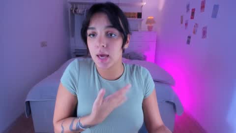 Snapshot of roshelle_xxx chatting on February 8, 11:33 am Roshelle online show from February 8, 11:33 am