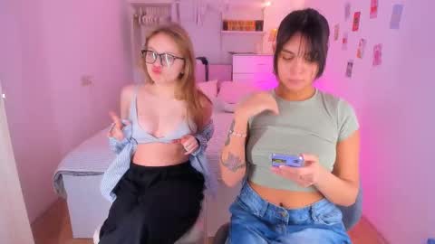 Snapshot of roshelle_xxx chatting on February 13, 2:52 pm Roshelle online show from February 13, 2:52 pm