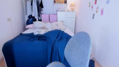 Snapshot of roshelle_xxx chatting on February 19, 4:55 pm Roshelle online show from February 19, 4:55 pm