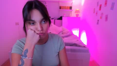 Snapshot of roshelle_xxx chatting on February 22, 1:13 pm Roshelle online show from February 22, 1:13 pm