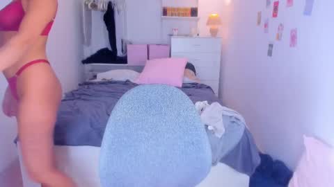 Snapshot of roshelle_xxx chatting on February 27, 6:09 pm Roshelle online show from February 27, 6:09 pm