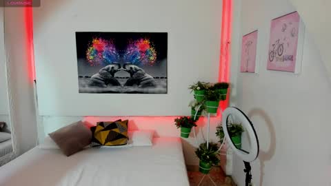 rosi_cooper online show from February 25, 10:47 am