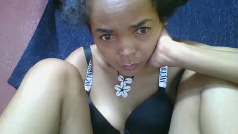 Snapshot of rosia685234 chatting on March 3, 1:53 pm rosia685234 online show from March 3, 1:53 pm