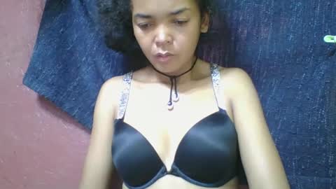 Snapshot of rosia685234 chatting on March 4, 8:35 am rosia685234 online show from March 4, 8:35 am