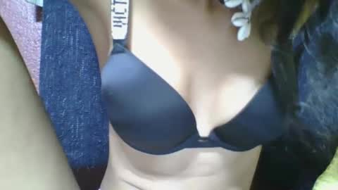 Snapshot of rosia685234 chatting on March 5, 3:08 am rosia685234 online show from March 5, 3:08 am