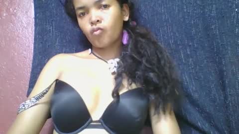 Snapshot of rosia685234 chatting on March 5, 8:10 am rosia685234 online show from March 5, 8:10 am