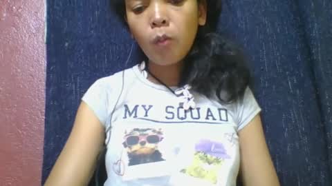 Snapshot of rosia685234 chatting on March 6, 8:19 am rosia685234 online show from March 6, 8:19 am