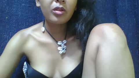 Snapshot of rosia685234 chatting on March 8, 7:20 pm rosia685234 online show from March 8, 7:20 pm