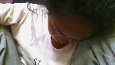 Snapshot of rosia685234 chatting on October 5, 5:22 pm rosia685234 online show from October 5, 5:22 pm