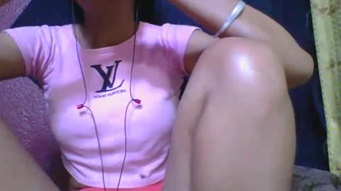 Snapshot of rosia685234 chatting on November 3, 5:25 pm rosia685234 online show from November 3, 5:25 pm