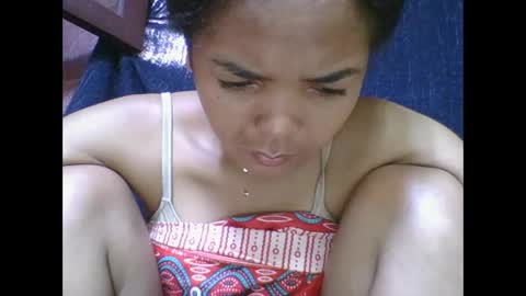 Snapshot of rosia685234 chatting on December 5, 3:04 am rosia685234 online show from December 5, 3:04 am