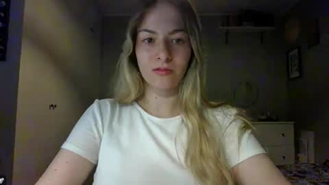 Snapshot of rosie_june chatting on October 6, 6:44 am Rosie online show from October 6, 6:44 am