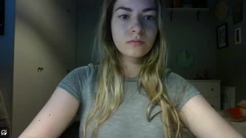 Snapshot of rosie_june chatting on July 22, 6:38 am Rosie online show from July 22, 6:38 am