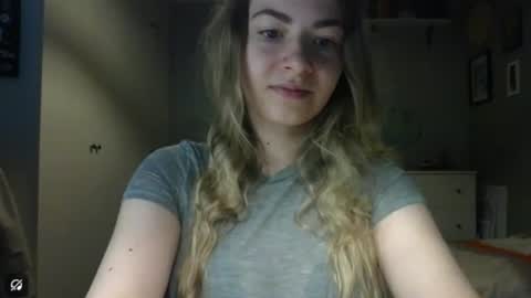 Snapshot of rosie_june chatting on July 23, 6:44 am Rosie online show from July 23, 6:44 am