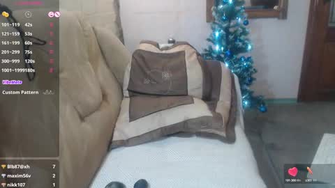 RosieCarlyne online show from December 9, 2:24 am