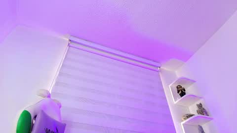   online show from April 3, 6:28 pm