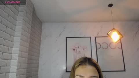Snapshot of rosse_jeane_v chatting on December 28, 1:06 pm rosse jeane v online show from December 28, 1:06 pm