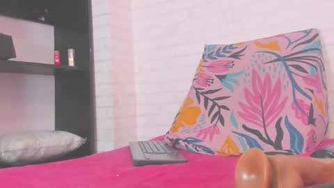 Snapshot of rosse_thompson11 chatting on January 14, 1:15 am rosse_thompson11 online show from January 14, 1:15 am