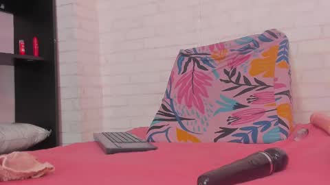 Snapshot of rosse_thompson11 chatting on January 20, 11:43 pm rosse_thompson11 online show from January 20, 11:43 pm