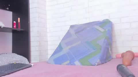 Snapshot of rosse_thompson11 chatting on February 8, 8:21 pm rosse_thompson11 online show from February 8, 8:21 pm