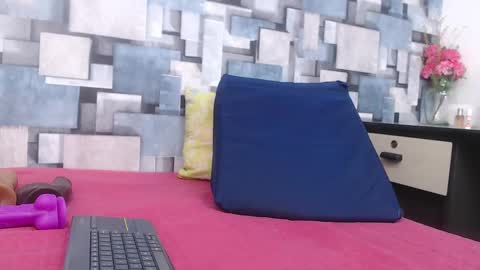 Snapshot of rosse_thompson11 chatting on October 8, 3:15 am rosse_thompson11 online show from October 8, 3:15 am