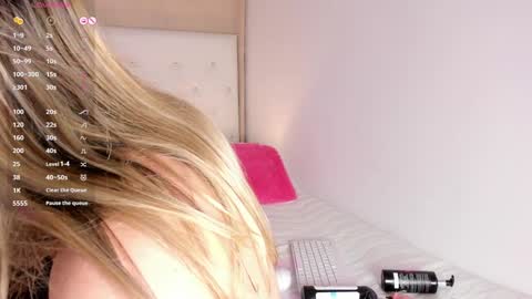 Snapshot of rossedaw_ chatting on December 29, 10:25 pm Rosse Daw Independent model  online show from December 29, 10:25 pm