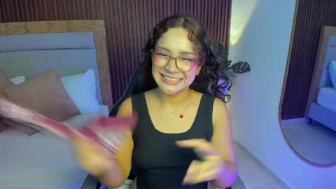 rossie_lanie_ online show from April 22, 7:48 pm