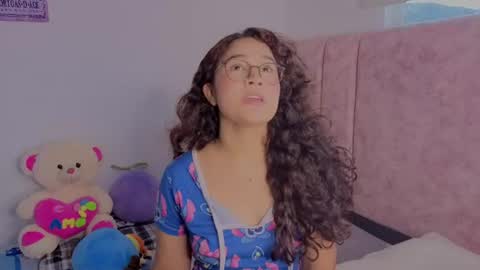 rossie_lanie_ online show from June 9, 10:43 pm