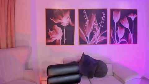 Snapshot of rossierhoades chatting on October 17, 10:12 pm Rossie Rhoades online show from October 17, 10:12 pm
