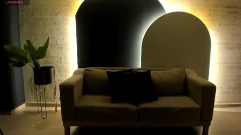 Snapshot of rossierhoades chatting on October 20, 7:14 pm Rossie Rhoades online show from October 20, 7:14 pm