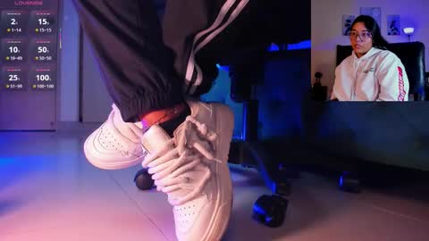 Snapshot of rosyejones chatting on November 25, 3:17 am rosyejones online show from November 25, 3:17 am