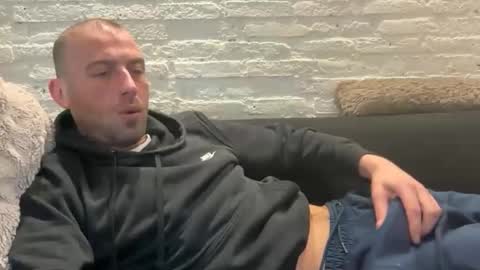 rotteei1 online show from March 28, 8:36 am