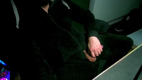 Snapshot of roughwonder chatting on February 21, 7:23 am Luke online show from February 21, 7:23 am