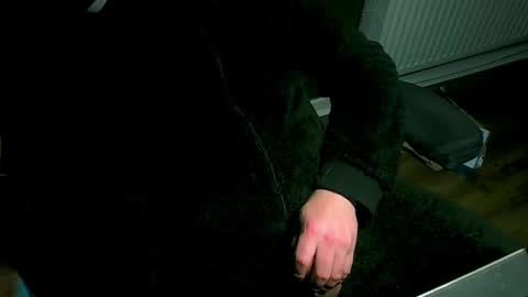 Snapshot of roughwonder chatting on March 2, 7:43 am Luke online show from March 2, 7:43 am