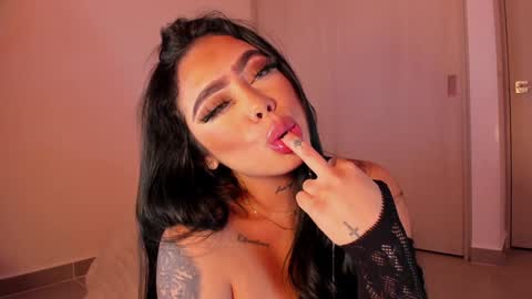 Snapshot of rouse_hallberg_ chatting on February 3, 11:47 pm DREAM online show from February 3, 11:47 pm