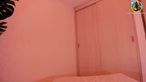 Snapshot of rouse_hallberg_ chatting on February 9, 12:17 am DREAM online show from February 9, 12:17 am