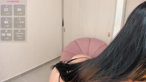 Snapshot of rouse_hallberg_ chatting on May 22, 7:41 pm DREAM online show from May 22, 7:41 pm