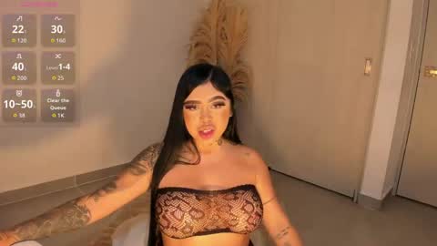 Snapshot of rouse_hallberg_ chatting on June 1, 11:17 pm DREAM online show from June 1, 11:17 pm