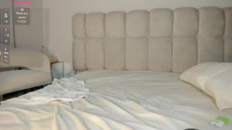 Snapshot of rouse_hallberg_ chatting on June 22, 12:56 am DREAM online show from June 22, 12:56 am