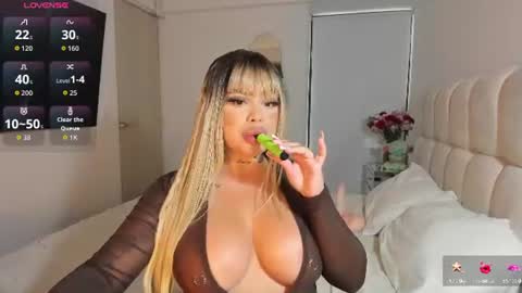 Snapshot of rouse_hallberg_ chatting on June 30, 10:11 pm DREAM online show from June 30, 10:11 pm