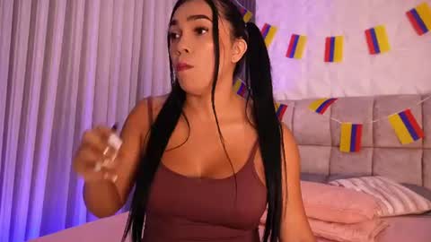 Snapshot of rousse_coup chatting on June 25, 7:18 pm Rosse and Miller online show from June 25, 7:18 pm