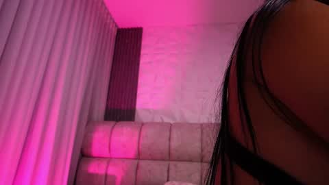 Snapshot of rousse_coup chatting on August 5, 7:17 pm Rosse and Miller online show from August 5, 7:17 pm