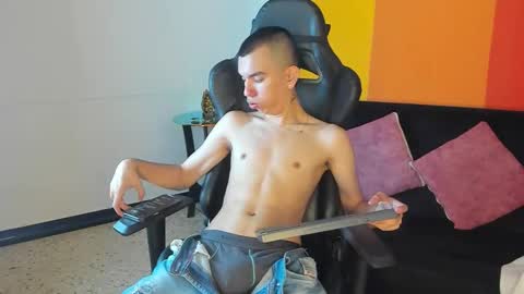 Snapshot of rowancley chatting on November 8, 1:11 pm Rowan online show from November 8, 1:11 pm