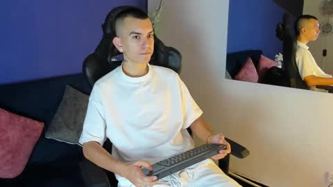 Snapshot of rowancley chatting on November 11, 11:21 am Rowan online show from November 11, 11:21 am